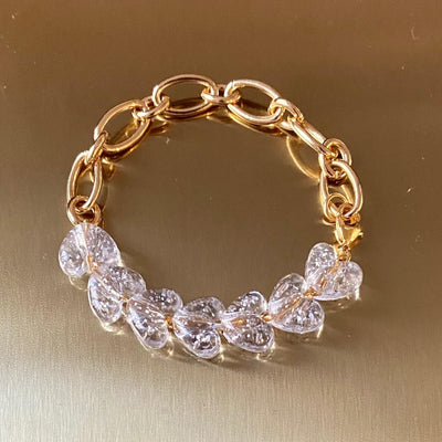 Bracelet chaine à maille large recouvert d'or 24 carats ainsi que de perles cœurs transparentes pailletées en résine. Crée, monté et doré à Paris. Livraison gratuite en France et en Europe. Tout nos bijoux sont sans nickel et or "conflict free". 26 Juin Bijoux